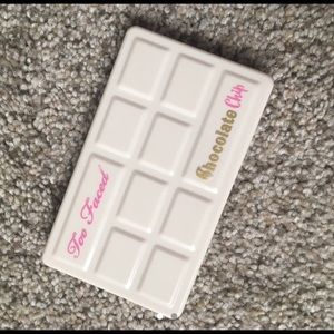 Too faced white chocolate palette